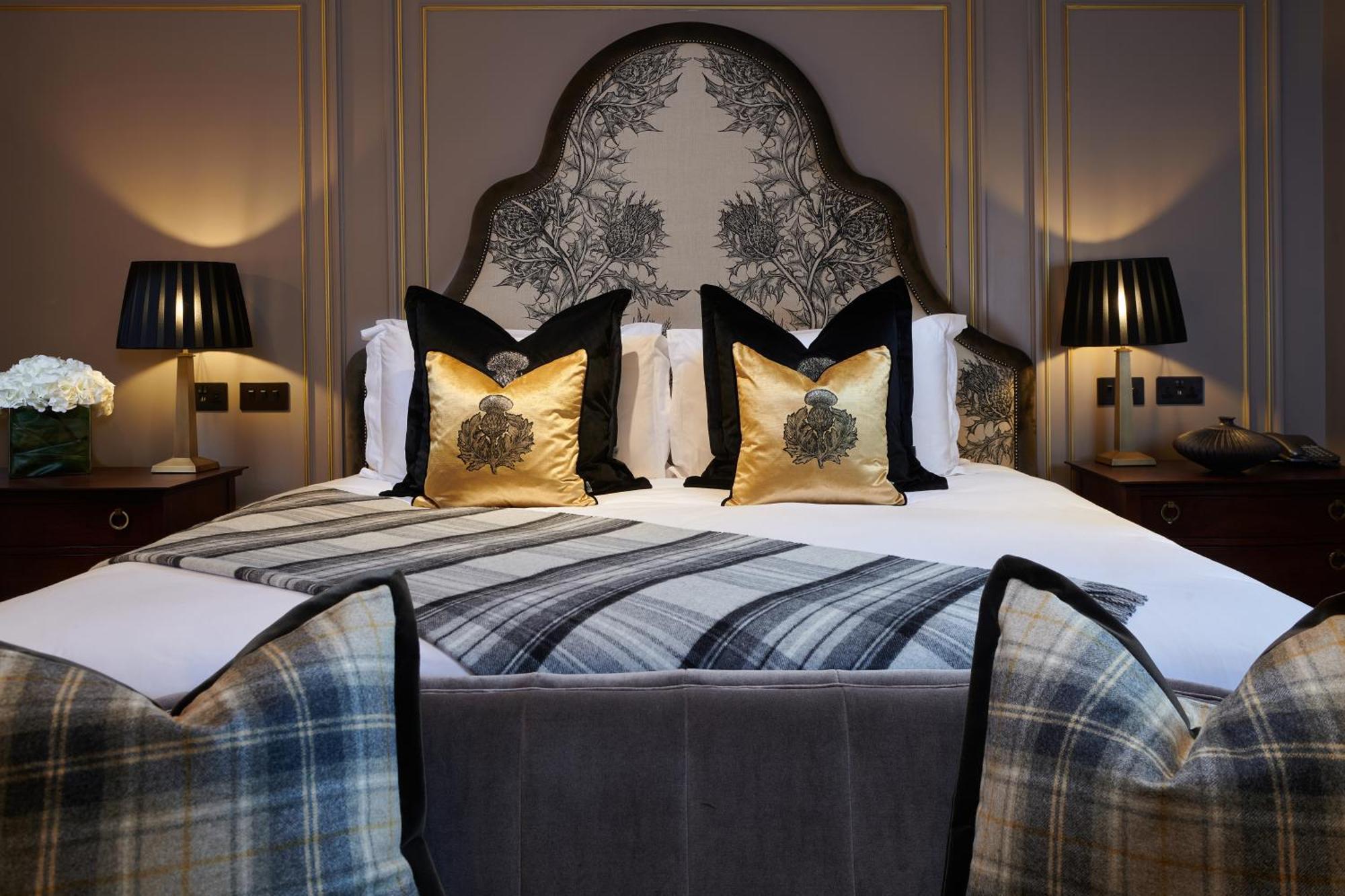 Cameron House On Loch Lomond Alexandria Exterior photo A bedroom at The Mitre