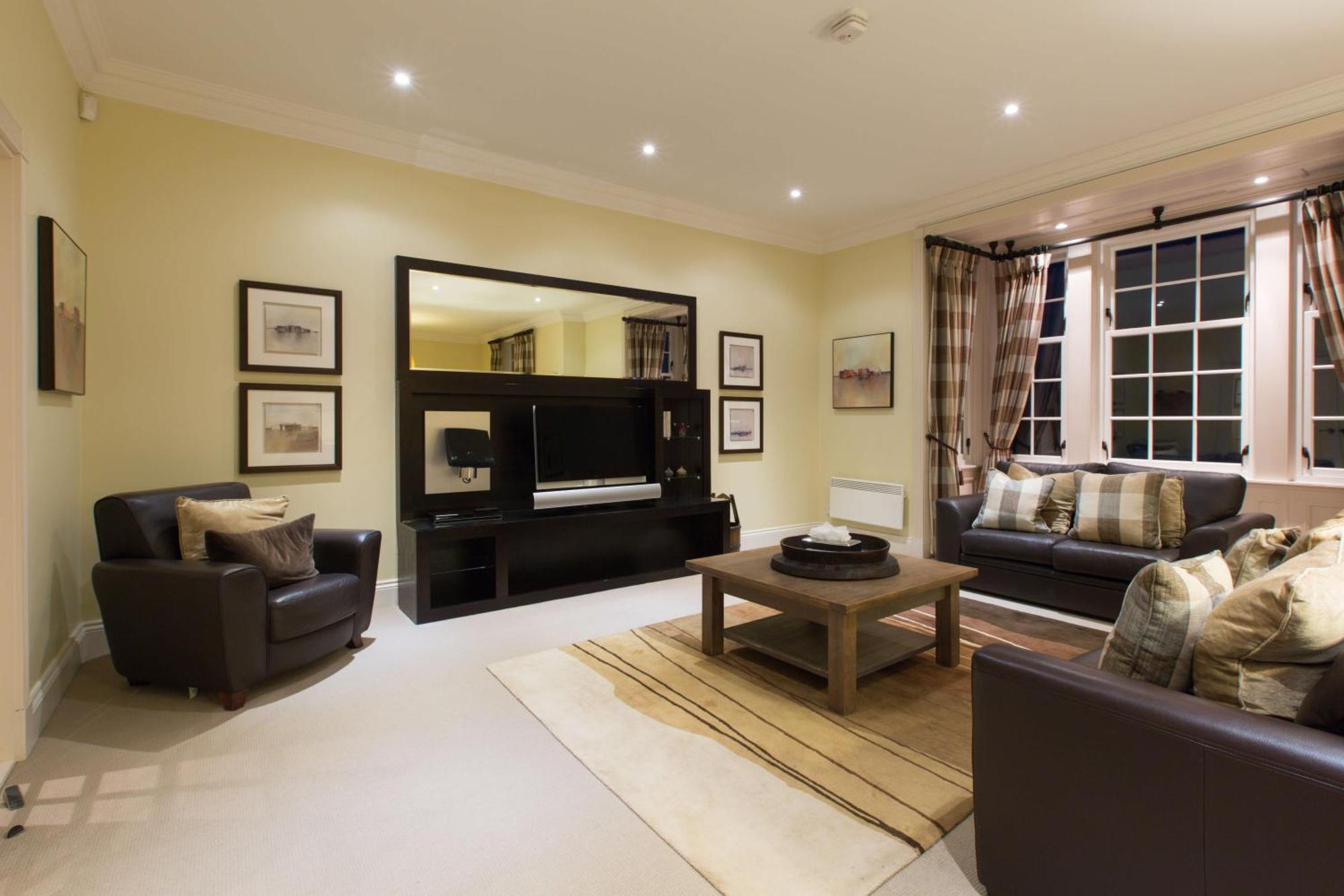 Cameron House On Loch Lomond Alexandria Exterior photo A living room in a private house