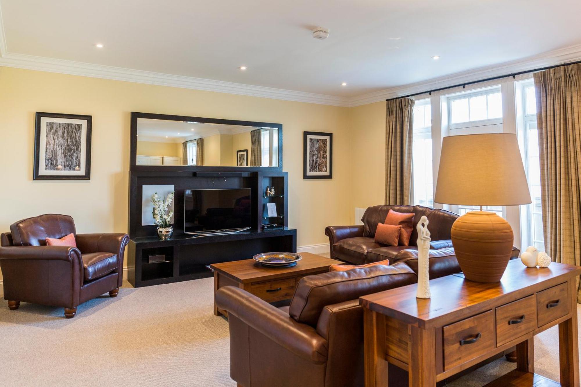 Cameron House On Loch Lomond Alexandria Exterior photo A living room in a typical apartment at the hotel