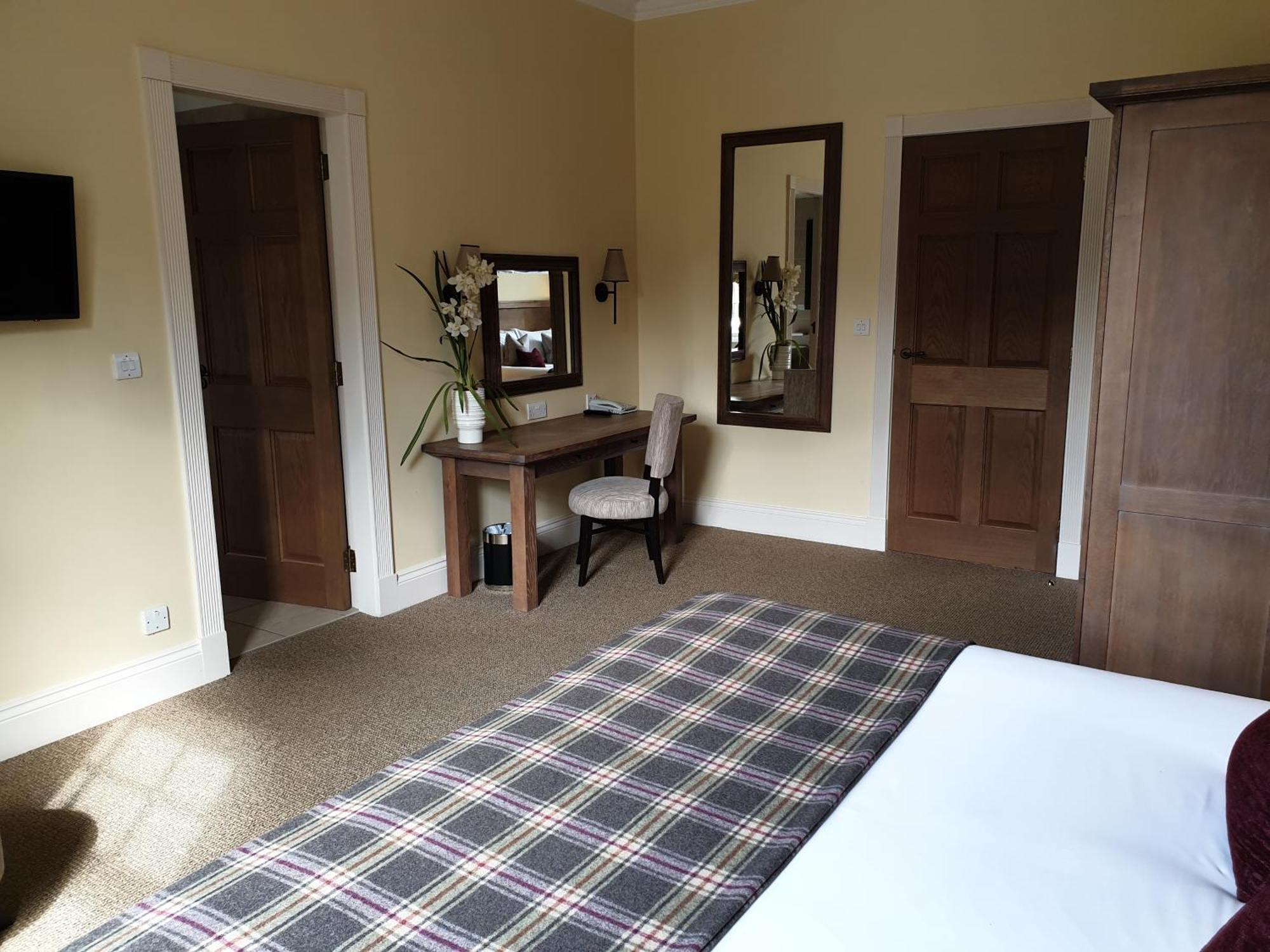 Cameron House On Loch Lomond Alexandria Exterior photo A bedroom at the hotel