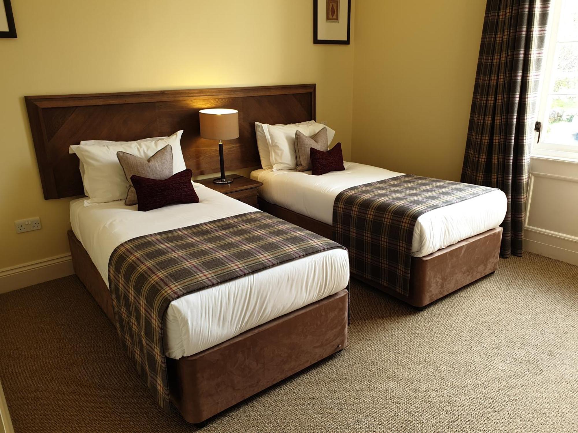Cameron House On Loch Lomond Alexandria Exterior photo A twin room